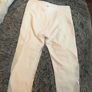 White cropped lululemon leggings